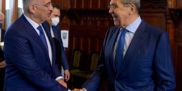 Δένδιας σε Λαβρόφ: Η Ελλάδα υπέρ των λύσεων στο πλαίσιο του διεθνούς δικαίου