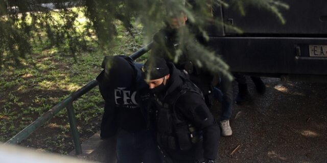 Δολοφονία Άλκη: Δεν ήταν το δρεπάνι το φονικό όπλο, λέει ο δικηγόρος του 21χρονου