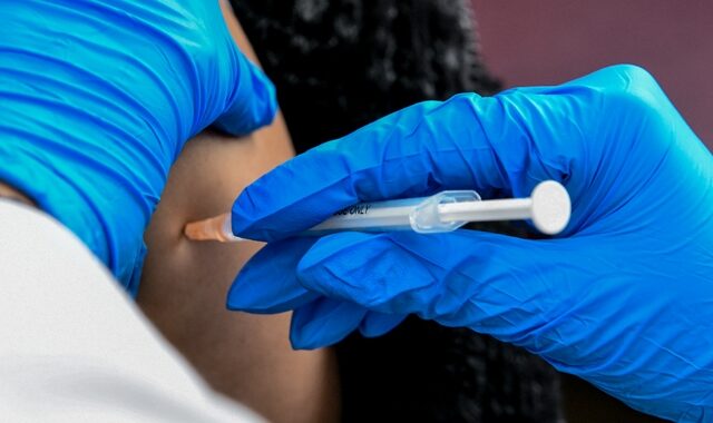Πλεύρης: “Εκτιμώ ότι από Σεπτέμβριο θα πάμε σε 4η δόση εμβολίου για όλους”