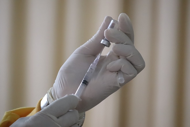 ΕΟΦ: Η λίστα με τις παρενέργειες των εμβολίων κατά του κορονοϊού