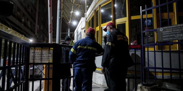 Ευαγγελισμός – Λήξη συναγερμού: Σε ασφαλές σημείο η γυναίκα που απειλούσε να αυτοκτονήσει