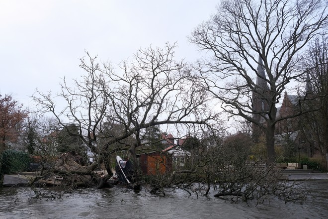 Καταιγίδα Eunice: Τουλάχιστον 8 νεκροί στην Ευρώπη από τα ακραία καιρικά φαινόμενα