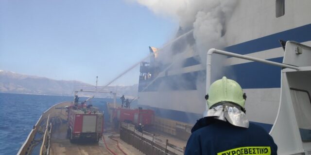Φωτιά σε πλοίο στη Κέρκυρα: Αγωνία για αγνοούμενους και εγκλωβισμένους
