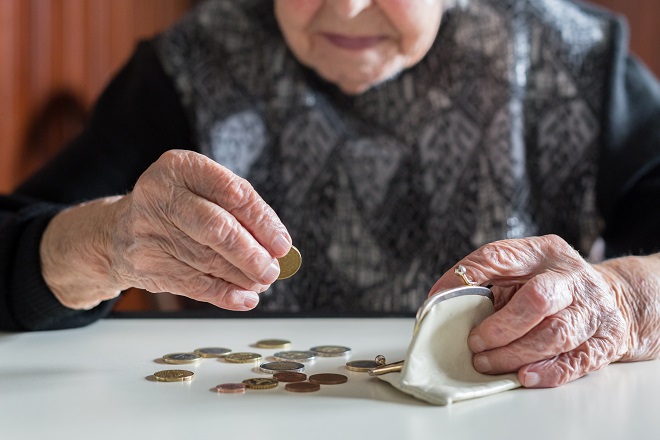 Πετρούπολη: Σύλληψη ηλικιωμένης που έκλεψε από σούπερ μάρκετ – Η εταιρεία αποσύρει τη μήνυση