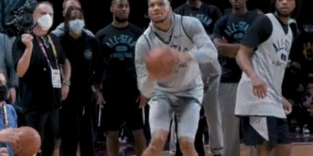 All Star Game 2022: Ο Γιάννης έβαλε τρίποντο από το κέντρο στην προθέρμανση