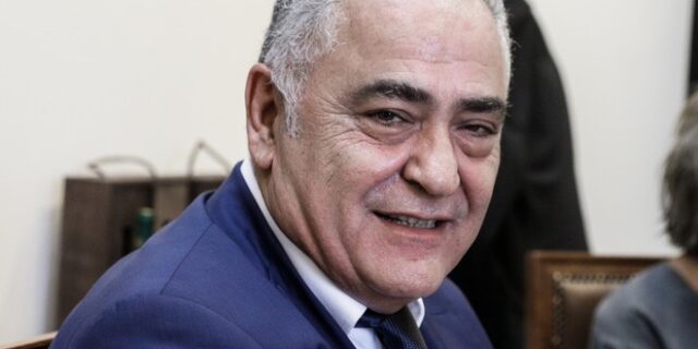 Χατζηθεοδοσίου: Μεθοδευμένη από εξωθεσμικά κέντρα εξουσίας η αποχώρησή μου – “Καρφιά” σε κυβέρνηση, Μπρατάκο