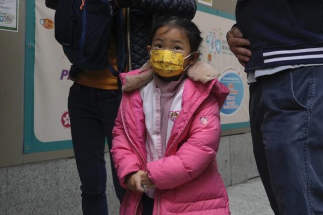 Χονγκ Κονγκ: Αύξηση κρουσμάτων – Γονείς σπεύδουν να εμβολιάσουν τα παιδιά τους