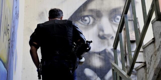 Γυναικοκτονία στα Ιωάννινα: Είπε στη γειτόνισσα να φέρει ασθενοφόρο, λέγοντας ότι “είχε λιποθυμήσει η σύζυγός του”