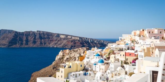 Ανοίγει το μεγαλύτερο ξενοδοχείο στη Σαντορίνη