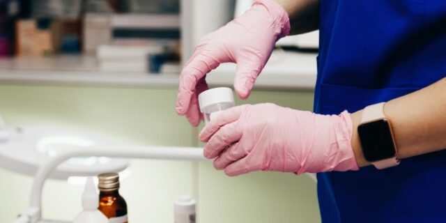 Ρωσία: Επτά άνθρωποι πέθαναν μετά από εξετάσεις στομάχου – Δυο συλλήψεις