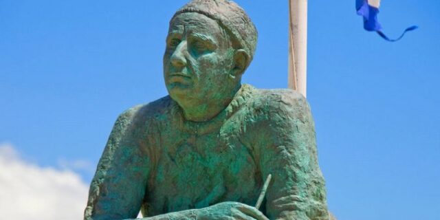 Νίκος Καββαδίας: Πέντε πράγματα που πρέπει να ξέρεις για τη ζωή του ποιητή των θαλασσών