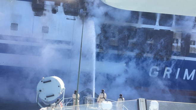 Φωτιά σε πλοίο στην Κέρκυρα: Διακόπηκαν οι έρευνες – Αγωνία για τους 12 τελικά αγνοούμενους