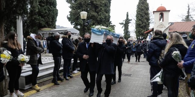 Δολοφονία στη Θεσσαλονίκη: Ανείπωτος θρήνος στην κηδεία του 19χρονου