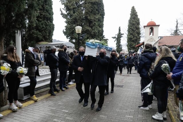 Δολοφονία στη Θεσσαλονίκη: Ανείπωτος θρήνος στην κηδεία του 19χρονου