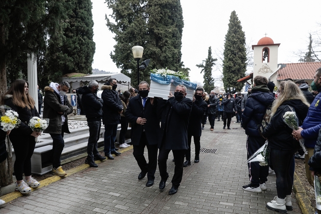 Δολοφονία στη Θεσσαλονίκη: Ανείπωτος θρήνος στην κηδεία του 19χρονου