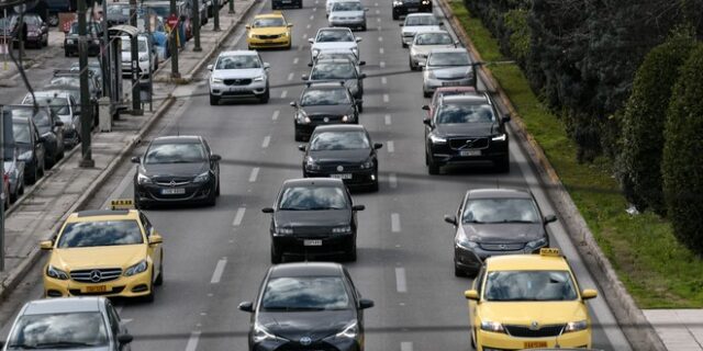 Τροχαίο στην Κηφισίας: Μηχανή παρέσυρε και τραυμάτισε δύο πεζούς