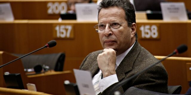 Euractiv: Κύρτσος και Τέλλογλου υπό παρακολούθηση από την ΕΥΠ