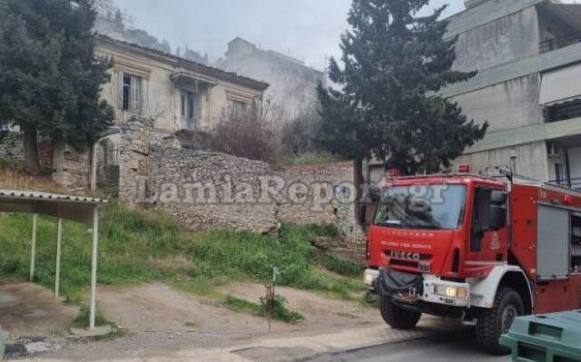 Λαμία: Φωτιά σε παλιό νεοκλασικό σπίτι