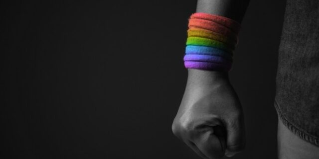 “Διορθωτικοί” βιασμοί και “θεραπείες” σε ΛΟΑΤΚΙ+ άτομα από ιερείς στην Ελλάδα