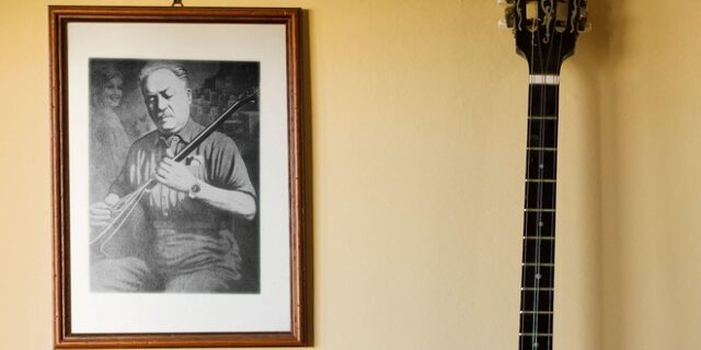 Μάρκος Βαμβακάρης: Ο “Πατριάρχης” του ρεμπέτικου δεν κοίταζε ποτέ το κοινό του