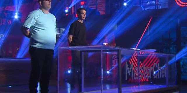 MasterChef 6: Απίστευτη ένταση μπροστά στα μάτια των κριτών – Δημήτρης και Βασίλης στα “μαχαίρια”