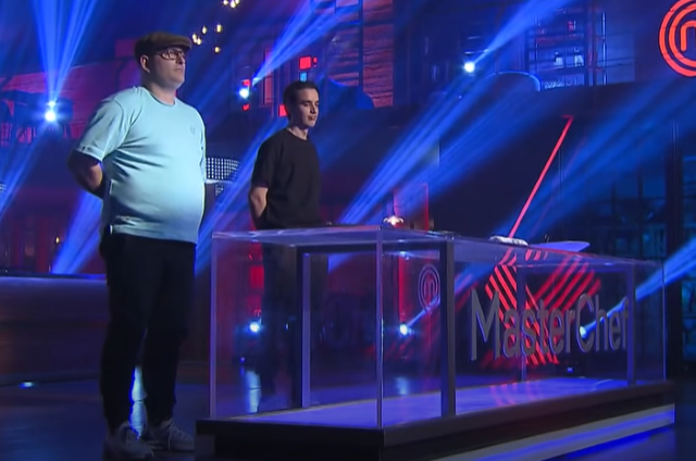 MasterChef 6: Απίστευτη ένταση μπροστά στα μάτια των κριτών – Δημήτρης και Βασίλης στα “μαχαίρια”