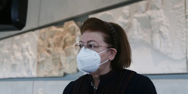 Η υπερβάλλουσα ανοησία της κυρίας Μενδώνη: Πνίξτε τους Κύκνους στη Λίμνη…