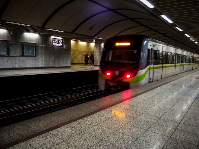 Μετρό: “Συναγερμός” στο σταθμό Δάφνη λόγω πτώσης ατόμου στις γραμμές