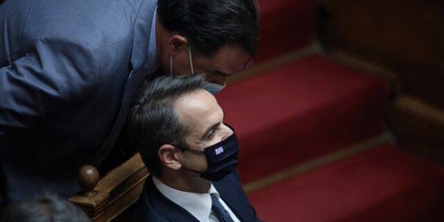 Το αφήγημα της “θεσμικής ΝΔ” και η παραφωνία του Άδωνι 