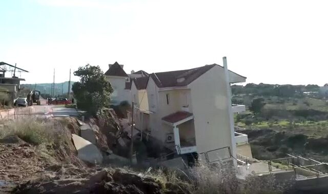 Νέος Βουτζάς: Σπίτι βυθίστηκε τρία μέτρα λόγω καθίζησης του εδάφους