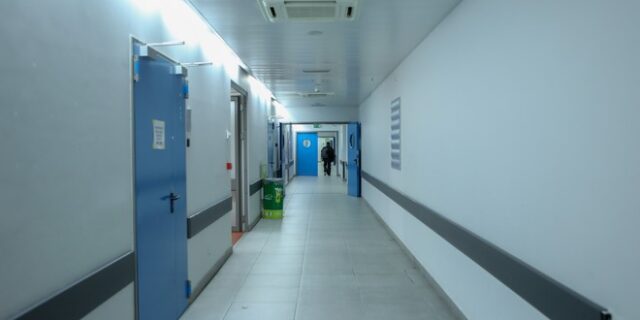 Πάτρα: Οι γιατροί είχαν ζητήσει κάμερες στα δωμάτια των παιδιών – Διαψεύδεται ότι είπαν στη μητέρα να μείνει μαζί τους