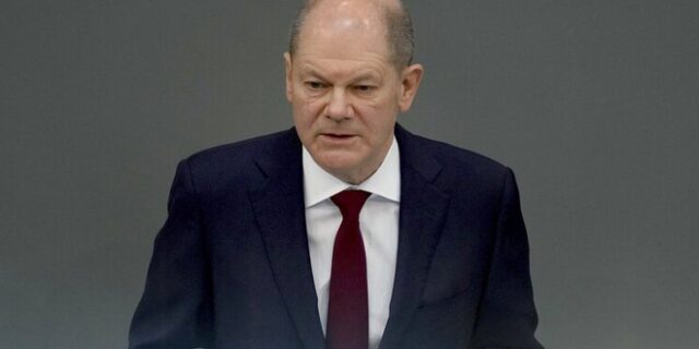 Πόλεμος στην Ουκρανία: Ο Σολτς κάλεσε τον Πούτιν να αποσύρει τον στρατό του