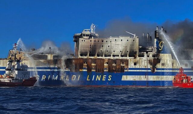 Euroferry Olympia: Στην Κέρκυρα συγγενείς των 3 Ελλήνων αγνοουμένων – Εξιτήριο για άνδρα της ΕΜΑΚ