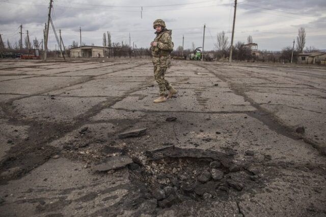 Ουκρανία: Έκρυθμη η κατάσταση στα σύνορα – Πληροφορίες για εισβολή της Ρωσίας την Τρίτη