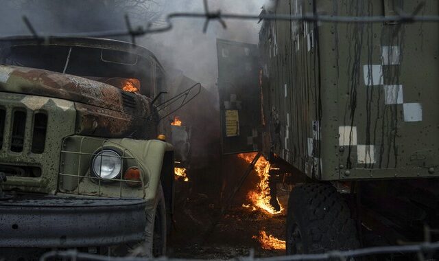 Πόλεμος στην Ουκρανία: Η Ρωσία κατακτά, το Κίεβο πολιορκείται και η Δύση επιβάλλει κυρώσεις
