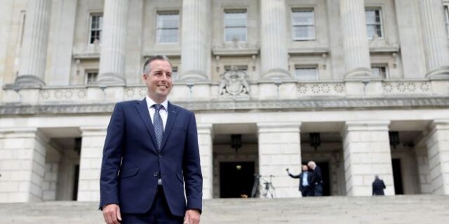 Βόρεια Ιρλανδία: Εξαναγκάστηκε σε παραίτηση ο επικεφαλής της τοπικής κυβέρνησης