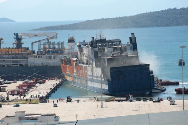 Euroferry Olympia: Ρυμουλκήθηκε στο λιμάνι του Αστακού – Νέα έρευνα για τους αγνοούμενους