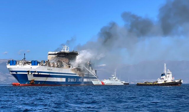 Euroferry Olympia: Συνεχίζονται οι έρευνες για τους 12 αγνοούμενους – Στο νοσοκομείο άνδρες της ΕΜΑΚ