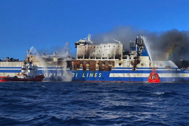 Euroferry Olympia: Ζωντανός βρέθηκε στην πρύμνη ένας από τους 12 αγνοούμενους