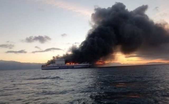 Συγκλονιστικές μαρτυρίες επιβατών από το φλεγόμενο πλοίο