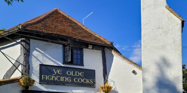 Βρετανία: Κλείνει ιστορική παμπ μετά από 1.229 χρόνια λειτουργίας