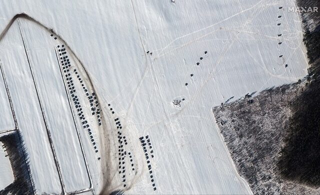 Δορυφορικές φωτογραφίες από ρωσικά στρατεύματα στα σύνορα Λευκορωσίας – Ουκρανίας