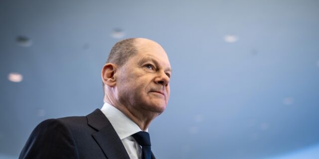 Σολτς: “Οι θάνατοι αμάχων στη Μπούτσα είναι εγκλήματα πολέμου”