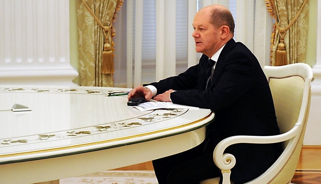 “Αστειάκι” Σολτς σε Πούτιν: “Δεν ξέρω πόσο ακόμα σκοπεύει να παραμείνει στην εξουσία”