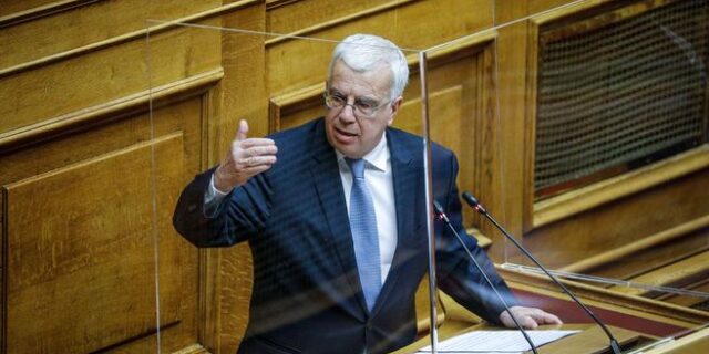 Βουλευτής ΝΔ: “Λεκές” το ζήτημα των νεκρών της πανδημίας, κάποιοι κάνουν την τρίχα, τριχιά