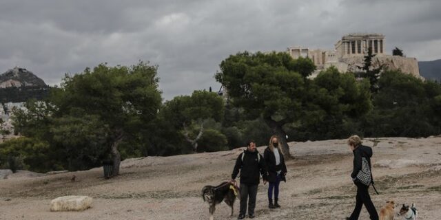 Καιρός: Νεφώσεις, βροχές και υψηλές θερμοκρασίες τη Δευτέρα