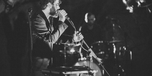 Ο Theodore στο νέο του single ονειρεύεται πως επιπλέει στο διάστημα