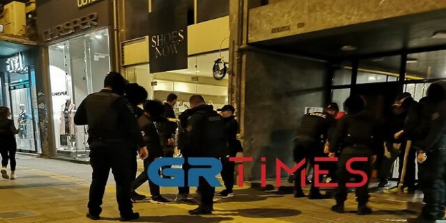 Θεσσαλονίκη: Επίθεση σε λεωφορείο στο κέντρο – 12 προσαγωγές