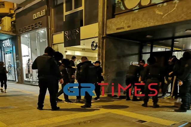 Θεσσαλονίκη: Επίθεση σε λεωφορείο στο κέντρο – 12 προσαγωγές