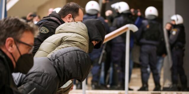 Δολοφονία Άλκη: Οργή για τους συλληφθέντες – Τι φώναζε ο κόσμος στα δικαστήρια